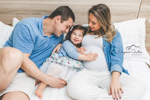 ensaio gestante lifestyle família em casa'