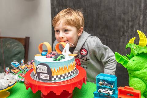 atacou o bolo!! ou menlhor a pista!!'