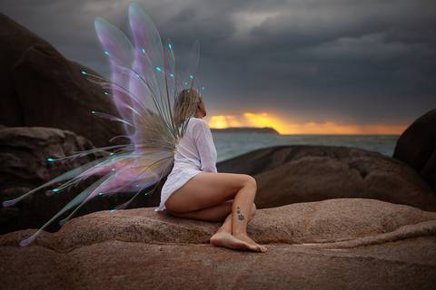 Fada. Mundo mágico e de sonhos. Nossas fadas nosso imaginário.
Fada nua...vestida de vida.'