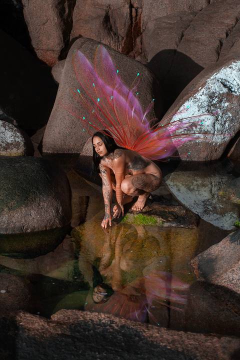 Fada. Mundo mágico e de sonhos. Nossas fadas nosso imaginário.
Fada nua...vestida de vida.'