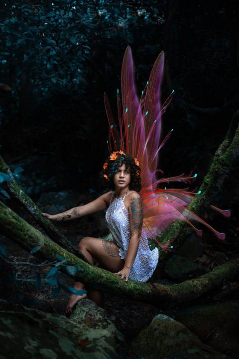 Fada. Mundo mágico e de sonhos. Nossas fadas nosso imaginário.
Fada nua...vestida de vida.'