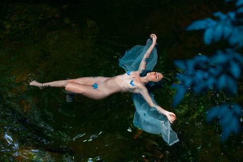 Fada. Mundo mágico e de sonhos. Nossas fadas nosso imaginário.
Fada nua...vestida de vida.'