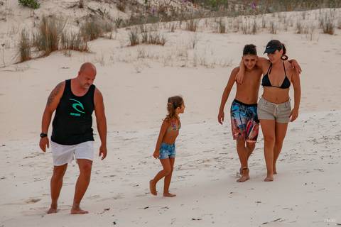 Ensaio de família em praia e dunas'