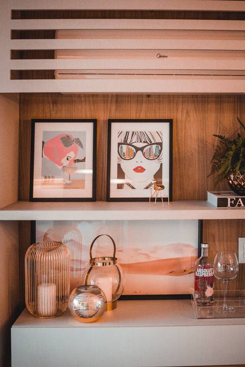 Cada cantinho da casa foi pensado com cuidado. Cada objeto de decoração, imagem em quadro, tudo tem um pouquinho da história da Greice.'