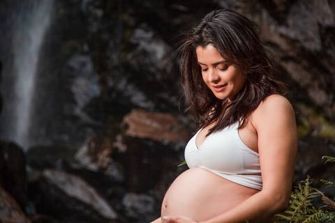 Ensaio fotográfico gestante de Ortigueira feito em Tibagi'