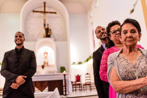 Reação do noivo, mãe e avó na entrada da noiva '