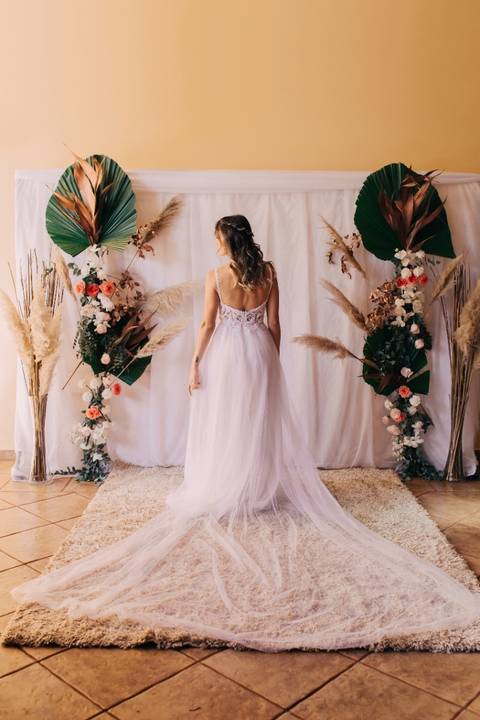 Vestido de noiva de tule, com bordado no busto
Vestidos de noiva para locação na cidade de Jaú-SP

Trabalhamos com locação,sob medida e venda de nossos vestidos. Tudo feito com muito amor e carinho, realizamos sonhos do vestido ideal.'