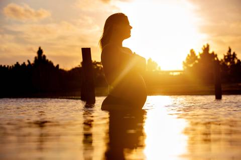 ensaio de gestante – book de gestante – fotografo de gestante – book de gestante na natureza – gestante no por sol – tramandai – lindas fotos de gestante com por do sol – Fábio Martins fotografo de gestante – gestante na praia – gestante sexy – linda '