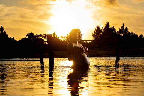 ensaio de gestante – book de gestante – fotografo de gestante – book de gestante na natureza – gestante no por sol – tramandai – lindas fotos de gestante com por do sol – Fábio Martins fotografo de gestante – gestante na praia – gestante sexy – linda '