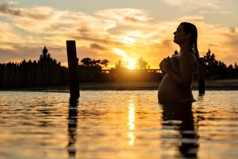 ensaio de gestante – book de gestante – fotografo de gestante – book de gestante na natureza – gestante no por sol – tramandai – lindas fotos de gestante com por do sol – Fábio Martins fotografo de gestante – gestante na praia – gestante sexy – linda '