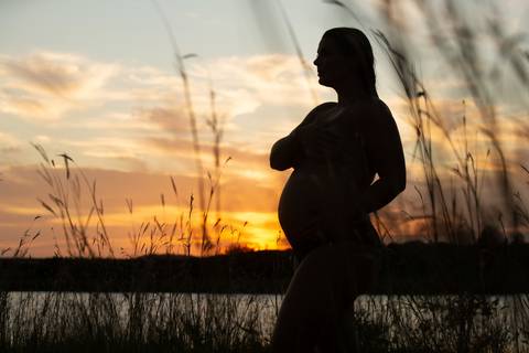 ensaio de gestante – book de gestante – fotografo de gestante – book de gestante na natureza – gestante no por sol – tramandai – lindas fotos de gestante com por do sol – Fábio Martins fotografo de gestante – gestante na praia – gestante sexy – linda '