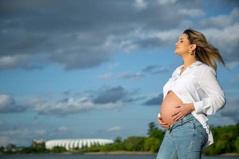 ensaio de gestante – book de gestante – fotografo de gestante – book de gestante na natureza – gestante no por sol – Porto Alegre – lindas fotos de gestante com por do sol – Fábio Martins fotografo de gestante – gestante sexy – linda'