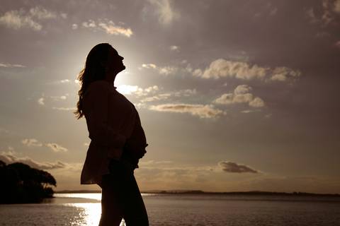 ensaio de gestante – book de gestante – fotografo de gestante – book de gestante na natureza – gestante no por sol – Porto Alegre – lindas fotos de gestante com por do sol – Fábio Martins fotografo de gestante – gestante sexy – linda'