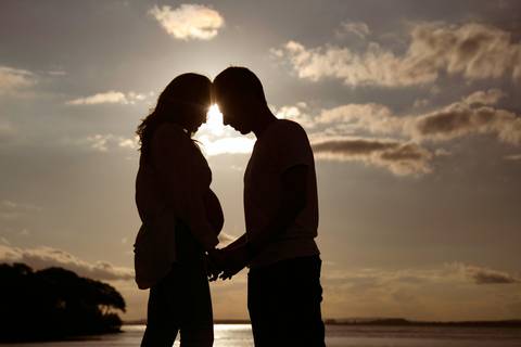 ensaio de gestante – book de gestante – fotografo de gestante – book de gestante na natureza – gestante no por sol – Porto Alegre – lindas fotos de gestante com por do sol – Fábio Martins fotografo de gestante – gestante sexy – linda'