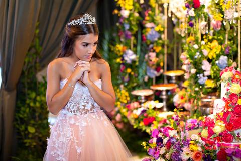 Porto Alegre – Fotos – Fotos de 15 anos – festa de 15 anos – festa linda de 15 anos – fotógrafo Fábio Martins – Lalux – Debutantes em Canoas – Autentique eventos – festa floral – melhor festa de 15 anos'