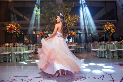 Porto Alegre – Fotos – Fotos de 15 anos – festa de 15 anos – festa linda de 15 anos – fotógrafo Fábio Martins – Lalux – Debutantes em Canoas – Autentique eventos – festa floral – melhor festa de 15 anos'