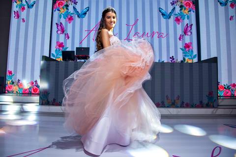 Porto Alegre – Fotos – Fotos de 15 anos – festa de 15 anos – festa linda de 15 anos – fotógrafo Fábio Martins – Lalux – Debutantes em Canoas – Autentique eventos – festa floral – melhor festa de 15 anos'