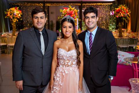 Porto Alegre – Fotos – Fotos de 15 anos – festa de 15 anos – festa linda de 15 anos – fotógrafo Fábio Martins – Lalux – Debutantes em Canoas – Autentique eventos – festa floral – melhor festa de 15 anos'