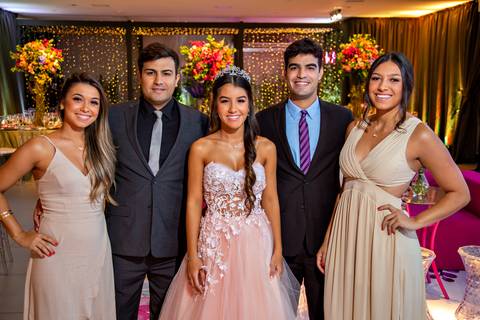 Porto Alegre – Fotos – Fotos de 15 anos – festa de 15 anos – festa linda de 15 anos – fotógrafo Fábio Martins – Lalux – Debutantes em Canoas – Autentique eventos – festa floral – melhor festa de 15 anos'