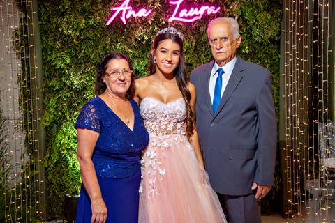 Porto Alegre – Fotos – Fotos de 15 anos – festa de 15 anos – festa linda de 15 anos – fotógrafo Fábio Martins – Lalux – Debutantes em Canoas – Autentique eventos – festa floral – melhor festa de 15 anos'