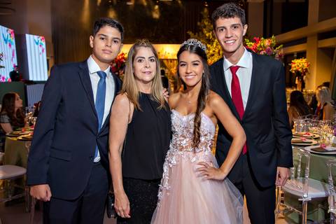 Porto Alegre – Fotos – Fotos de 15 anos – festa de 15 anos – festa linda de 15 anos – fotógrafo Fábio Martins – Lalux – Debutantes em Canoas – Autentique eventos – festa floral – melhor festa de 15 anos'