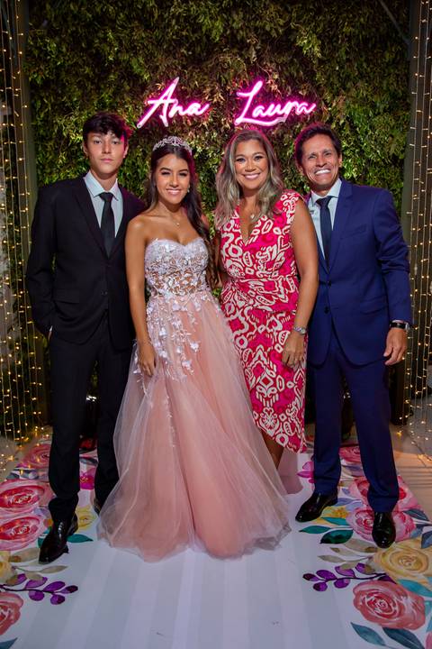 Porto Alegre – Fotos – Fotos de 15 anos – festa de 15 anos – festa linda de 15 anos – fotógrafo Fábio Martins – Lalux – Debutantes em Canoas – Autentique eventos – festa floral – melhor festa de 15 anos'