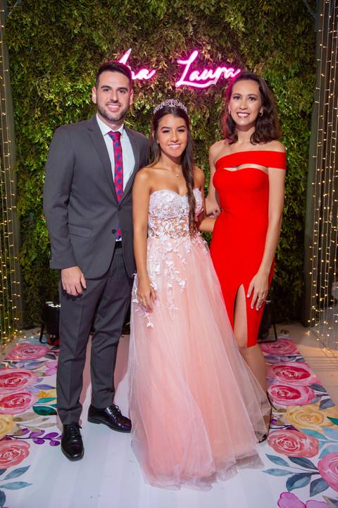 Porto Alegre – Fotos – Fotos de 15 anos – festa de 15 anos – festa linda de 15 anos – fotógrafo Fábio Martins – Lalux – Debutantes em Canoas – Autentique eventos – festa floral – melhor festa de 15 anos'