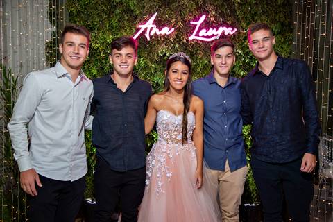 Porto Alegre – Fotos – Fotos de 15 anos – festa de 15 anos – festa linda de 15 anos – fotógrafo Fábio Martins – Lalux – Debutantes em Canoas – Autentique eventos – festa floral – melhor festa de 15 anos'