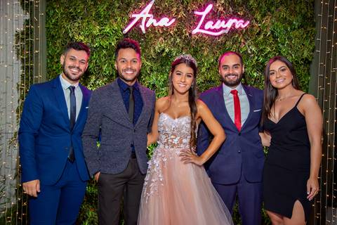 Porto Alegre – Fotos – Fotos de 15 anos – festa de 15 anos – festa linda de 15 anos – fotógrafo Fábio Martins – Lalux – Debutantes em Canoas – Autentique eventos – festa floral – melhor festa de 15 anos'