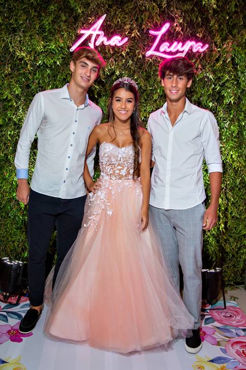 Porto Alegre – Fotos – Fotos de 15 anos – festa de 15 anos – festa linda de 15 anos – fotógrafo Fábio Martins – Lalux – Debutantes em Canoas – Autentique eventos – festa floral – melhor festa de 15 anos'