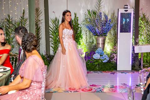 Porto Alegre – Fotos – Fotos de 15 anos – festa de 15 anos – festa linda de 15 anos – fotógrafo Fábio Martins – Lalux – Debutantes em Canoas – Autentique eventos – festa floral – melhor festa de 15 anos'