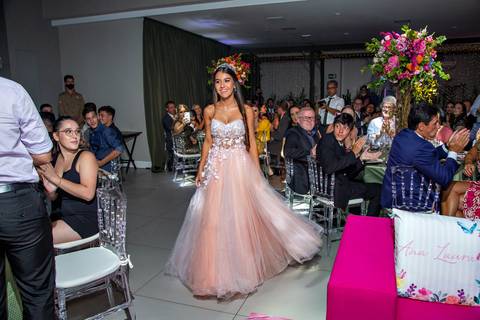 Porto Alegre – Fotos – Fotos de 15 anos – festa de 15 anos – festa linda de 15 anos – fotógrafo Fábio Martins – Lalux – Debutantes em Canoas – Autentique eventos – festa floral – melhor festa de 15 anos'