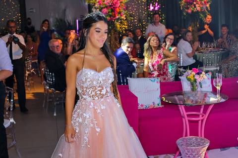 Porto Alegre – Fotos – Fotos de 15 anos – festa de 15 anos – festa linda de 15 anos – fotógrafo Fábio Martins – Lalux – Debutantes em Canoas – Autentique eventos – festa floral – melhor festa de 15 anos'