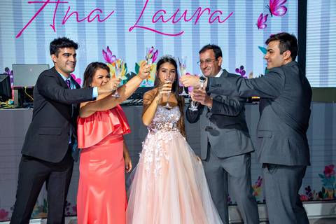 Porto Alegre – Fotos – Fotos de 15 anos – festa de 15 anos – festa linda de 15 anos – fotógrafo Fábio Martins – Lalux – Debutantes em Canoas – Autentique eventos – festa floral – melhor festa de 15 anos'