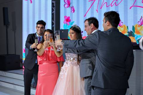 Porto Alegre – Fotos – Fotos de 15 anos – festa de 15 anos – festa linda de 15 anos – fotógrafo Fábio Martins – Lalux – Debutantes em Canoas – Autentique eventos – festa floral – melhor festa de 15 anos'