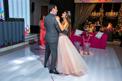 Porto Alegre – Fotos – Fotos de 15 anos – festa de 15 anos – festa linda de 15 anos – fotógrafo Fábio Martins – Lalux – Debutantes em Canoas – Autentique eventos – festa floral – melhor festa de 15 anos'