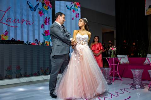 Porto Alegre – Fotos – Fotos de 15 anos – festa de 15 anos – festa linda de 15 anos – fotógrafo Fábio Martins – Lalux – Debutantes em Canoas – Autentique eventos – festa floral – melhor festa de 15 anos'