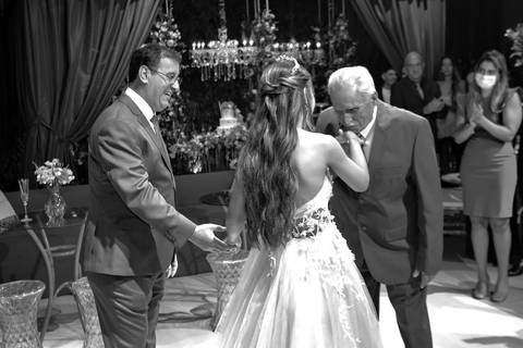 Porto Alegre – Fotos – Fotos de 15 anos – festa de 15 anos – festa linda de 15 anos – fotógrafo Fábio Martins – Lalux – Debutantes em Canoas – Autentique eventos – festa floral – melhor festa de 15 anos'