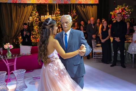 Porto Alegre – Fotos – Fotos de 15 anos – festa de 15 anos – festa linda de 15 anos – fotógrafo Fábio Martins – Lalux – Debutantes em Canoas – Autentique eventos – festa floral – melhor festa de 15 anos'