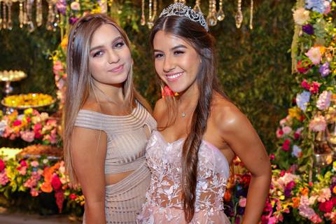 Porto Alegre – Fotos – Fotos de 15 anos – festa de 15 anos – festa linda de 15 anos – fotógrafo Fábio Martins – Lalux – Debutantes em Canoas – Autentique eventos – festa floral – melhor festa de 15 anos'