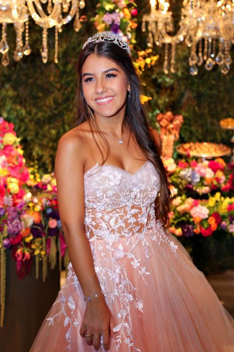 Porto Alegre – Fotos – Fotos de 15 anos – festa de 15 anos – festa linda de 15 anos – fotógrafo Fábio Martins – Lalux – Debutantes em Canoas – Autentique eventos – festa floral – melhor festa de 15 anos'