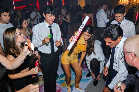 Porto Alegre – Fotos – Fotos de 15 anos – festa de 15 anos – festa linda de 15 anos – fotógrafo Fábio Martins – Lalux – Debutantes em Canoas – Autentique eventos – festa floral – melhor festa de 15 anos'