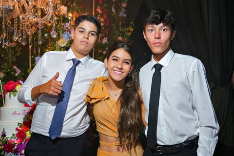 Porto Alegre – Fotos – Fotos de 15 anos – festa de 15 anos – festa linda de 15 anos – fotógrafo Fábio Martins – Lalux – Debutantes em Canoas – Autentique eventos – festa floral – melhor festa de 15 anos'