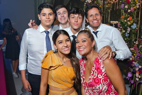 Porto Alegre – Fotos – Fotos de 15 anos – festa de 15 anos – festa linda de 15 anos – fotógrafo Fábio Martins – Lalux – Debutantes em Canoas – Autentique eventos – festa floral – melhor festa de 15 anos'