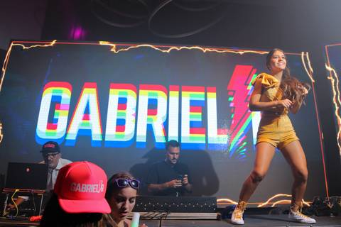 Porto Alegre – Fotos – Fotos de 15 anos – festa de 15 anos – festa linda de 15 anos – fotógrafo Fábio Martins – Lalux – Debutantes em Canoas – Autentique eventos – festa floral – melhor festa de 15 anos'