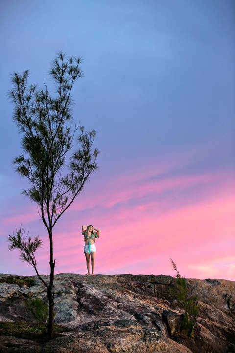 book de 15 anos na praia de Garopaba sc - ensaio de 15 anos na praia de Garopaba sc -nascer do sol na praia - book em Santa Catarina - ensaio em Santa Catarina -menina de biquini – centrinho do rosa – baira-mar – vida sol e mar '