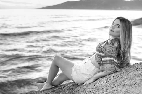 book de 15 anos na praia de Garopaba sc - ensaio de 15 anos na praia de Garopaba sc -nascer do sol na praia - book em Santa Catarina - ensaio em Santa Catarina -menina de biquini – centrinho do rosa – baira-mar – vida sol e mar '