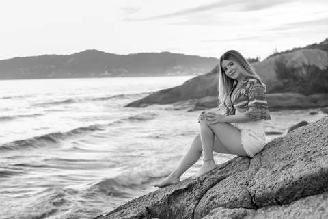 book de 15 anos na praia de Garopaba sc - ensaio de 15 anos na praia de Garopaba sc -nascer do sol na praia - book em Santa Catarina - ensaio em Santa Catarina -menina de biquini – centrinho do rosa – baira-mar – vida sol e mar '