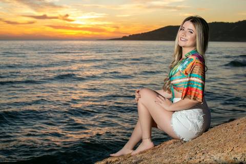 book de 15 anos na praia de Garopaba sc - ensaio de 15 anos na praia de Garopaba sc -nascer do sol na praia - book em Santa Catarina - ensaio em Santa Catarina -menina de biquini – centrinho do rosa – baira-mar – vida sol e mar '