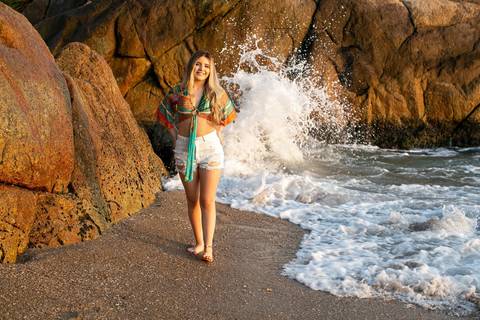 praia de Garopaba sc -nascer do sol na praia - book em Santa Catarina - ensaio em Santa Catarina -menina de biquini – centrinho do rosa – baira-mar – vida sol e mar - surf - mormai'